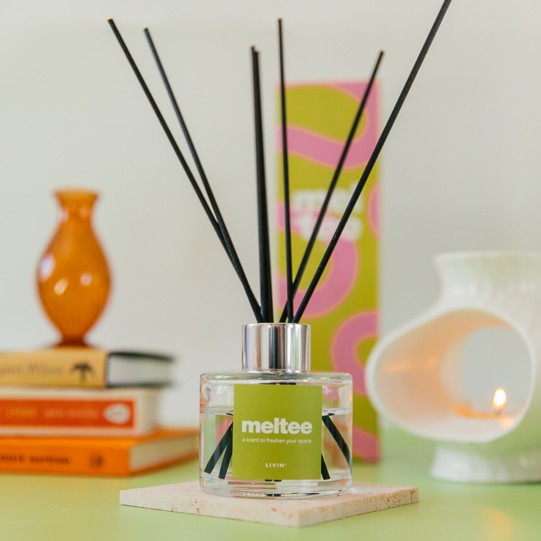 in the library reed diffuser - white musk & amber